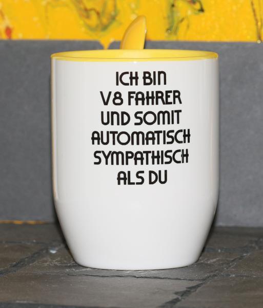 Weiße Tasse mit Spruch  "ICH BIN V8 FAHRER UNS SOMIT SYMPATISCHER ALS DU"